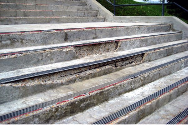 Concrete Defects in Staircases